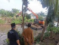 Pemdes Tridayasakti Lakukan Normalisasi Kali Srengseng