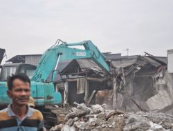 Berdiri Puluhan Tahun, Bangli di Kali Baru Tambun “Roboh”