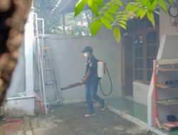 Cegah DBD, Katar Tridayasakti Fogging Pemukiman Warga Dusun 1