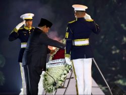 Tengah Malam, Prabowo Pimpin Ziarah dan Renungan Suci Kenang Jasa Pahlawan