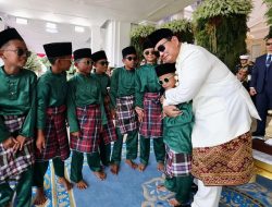 Anak-Anak Pacu Jalur Antusias Bisa Tampil dan Bersalaman dengan Prabowo
